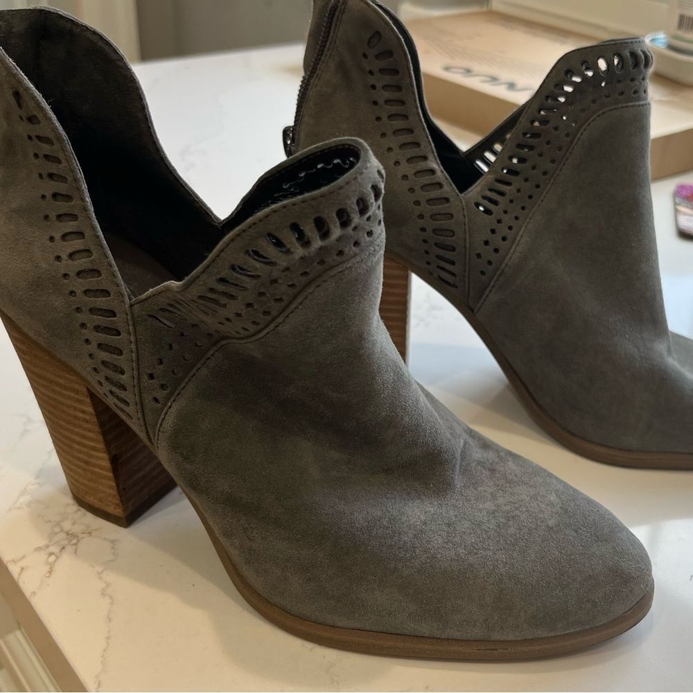 Vince Camuto Fileana  Suede Ankle Boots Size 7